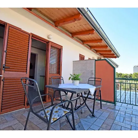 In Starigrad-paklenica 33853 Apartment