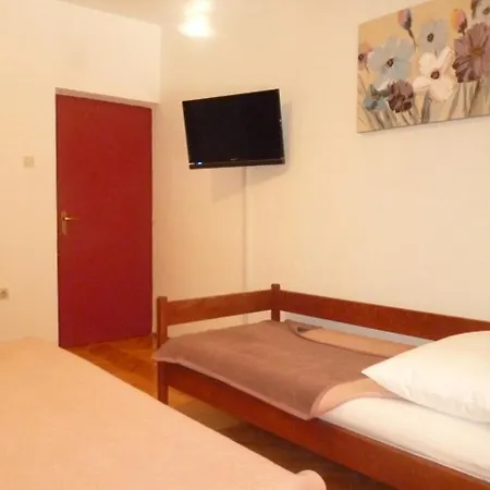 In Starigrad-paklenica 33853 Apartment